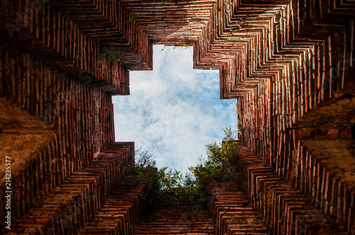 Cuadro en lienzo Ruined brick castle ceiling of Prasat Nakhon Luang, forgotten former Ayutthaya R