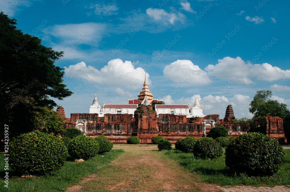 Fototapeta premium Ruined pagoda and castle of Prasat Nakhon Luang, forgotten former Ayutthaya Royal residence, Thailand