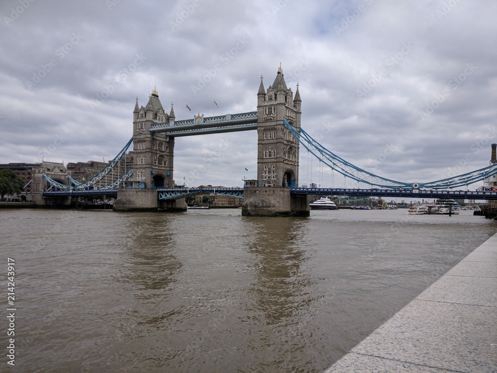 Obraz premium Wieża most