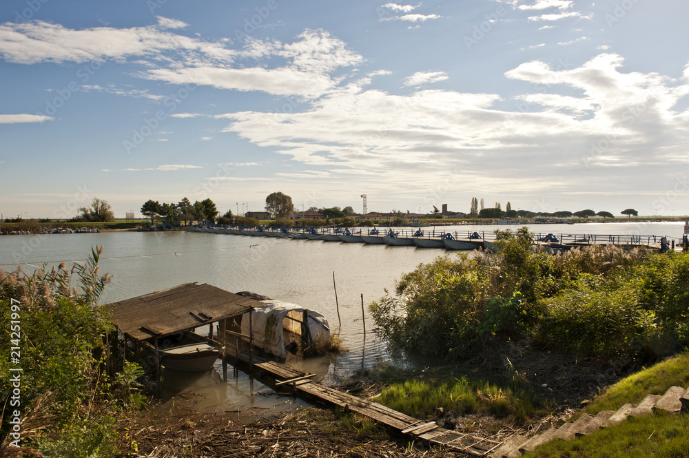 Ponton-Brücke über den Po della Donzella bei Gnocchetta, Provinz Rovigo, Region Veneto, Venezien, Po-Delta, Delta del Po, Norditalien, Italien, Europa Ponton-Brücke über den Po della Donzella bei Gnocchetta, Provinz Rovigo, Region Veneto, Venezien, Po-Delta, Delta del Po, Norditalien, Italien, Europa