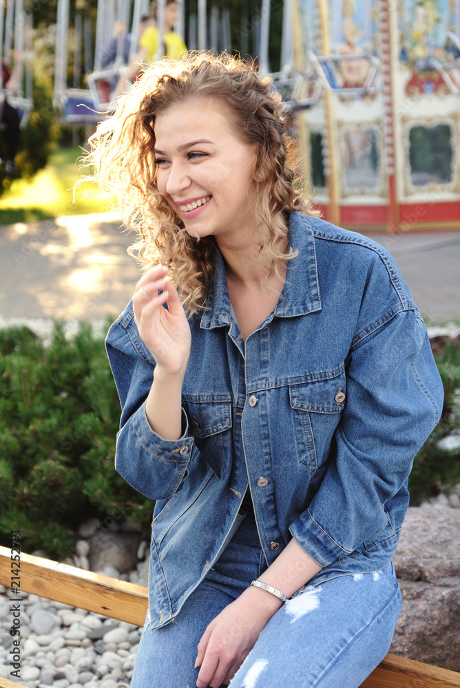 Naklejka premium Smiling excited girl