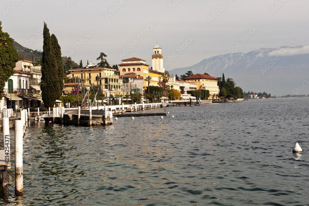 Uferpromenade in Gardone Riviera, Gardasee, Lago del Garda, Provinz Brescia, Region Lombardei, Italien