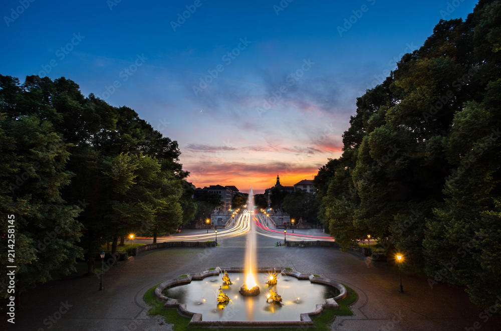 Fototapeta premium Fountain at Friedensengel, where is the famous landmark for suns