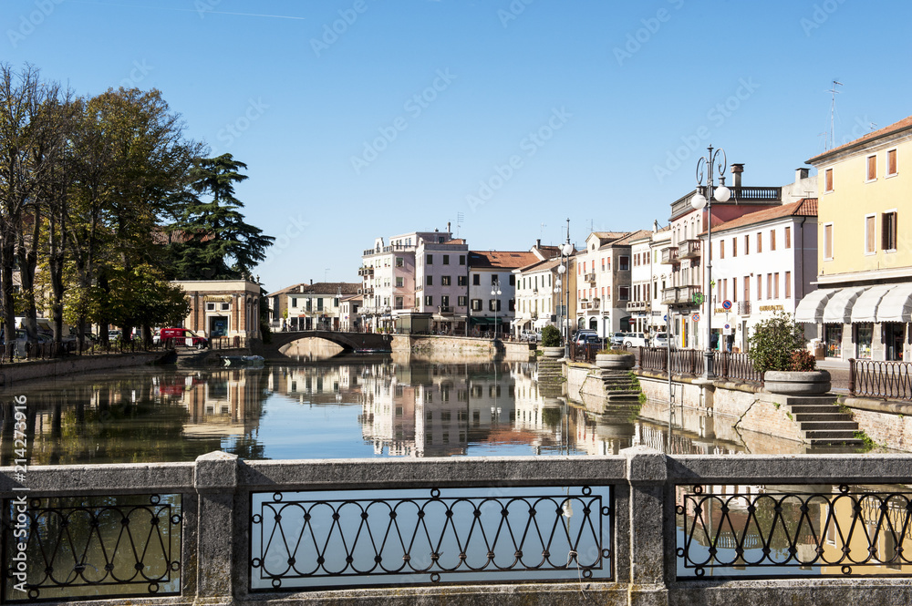 Uferpromenade am Canal Bianco, Stadt Adria, Provinz Rovigo, Region Veneto,  Venezien, Norditalien, Italien, Europa Stock-foto | Adobe Stock