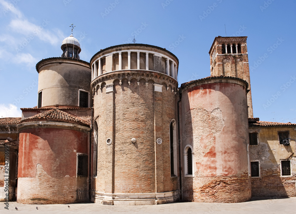 Kirche S. Giacomo dall'Orio auf dem gleichnamigen Platz, Stadtviertel (sestiere) Santa Croce, Venedig Venezia, Italien