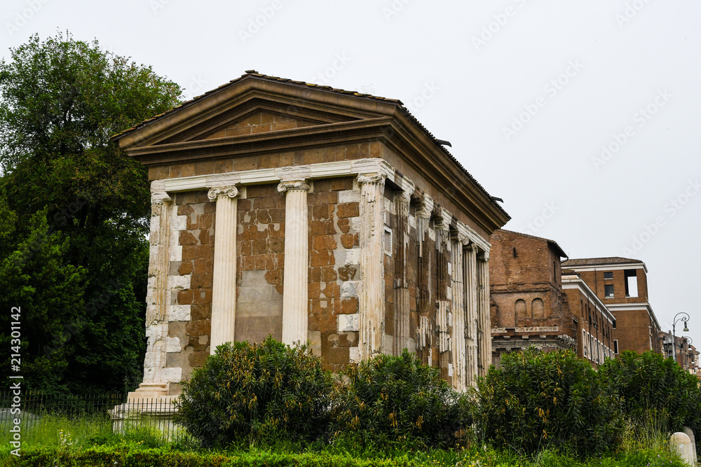 ローマ市内の古代遺跡（イタリア）　フォルム・ボアリウム（フォロ・ボアリオ）のポルトゥヌス神殿［真実の口広場］