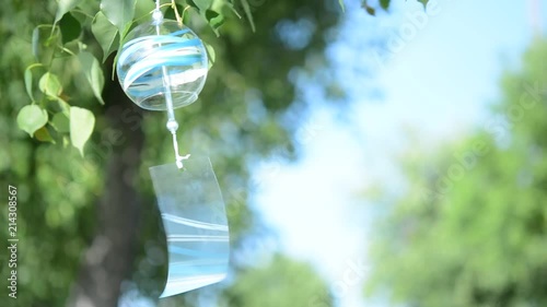 風に揺れる風鈴
