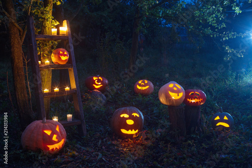 Halloween Jack-o-Lantern pumpkins outdoor © Maya Kruchancova