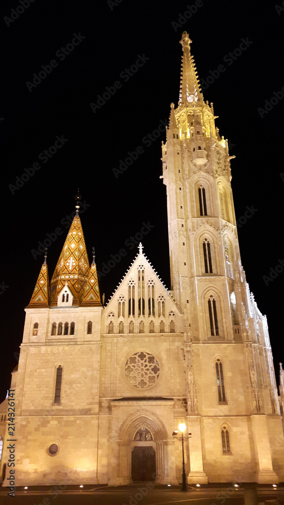Église Notre-Dame-de-l'Assomption de Budavár de nuit, Budapest