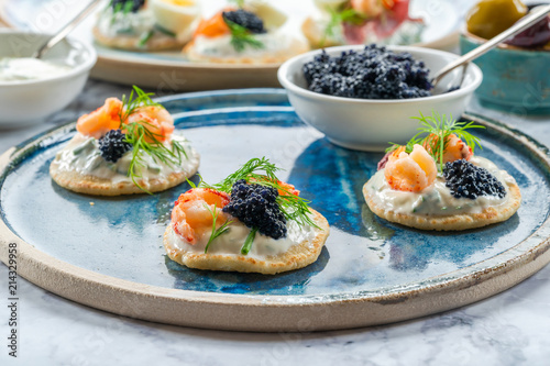 Φωτογραφία Selection of cocktail blinis with salmon, crayfish, caviar and sour cream - gour