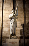 Statue der heiligen Johanna von Orléans,  Jeanne d'Arc, in der Kathedrale Notre Dame, Paris, Ile de France, Frankreich