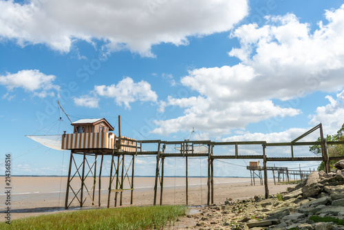 Médoc (Gironde, France), cabanes de pêcheurs sur pilotis, ou Carrelets photo