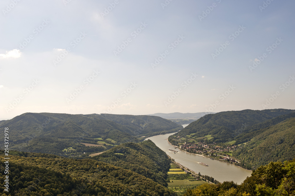 Ausblick von der Burgruine Aggstein auf die Donau, Wachau, Niederösterreich, Österreich