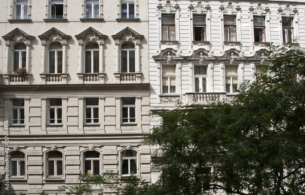 Klassische Fassaden in der Marc-Aurel-Straße, Wien, Österreich