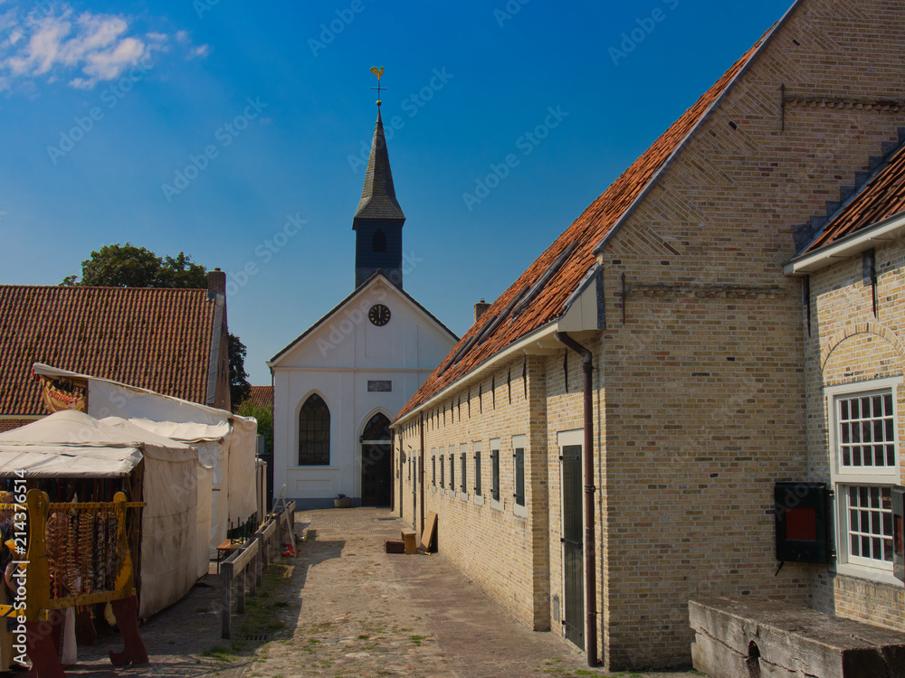 Obraz premium alte Kirche im Hintergrund