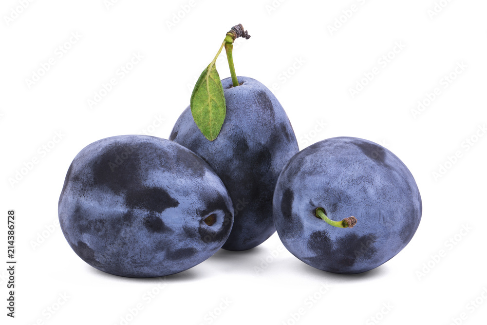 Obraz premium three blue ripe plums