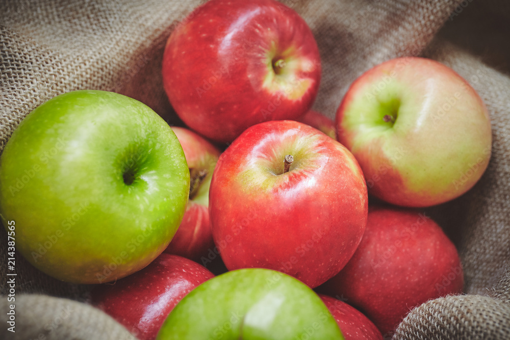 Close-up organic apples in basket cover with sackcloth on background texture, Fresh apples with copy space Close-up organic apples in basket cover with sackcloth on background texture, Fresh apples with copy space