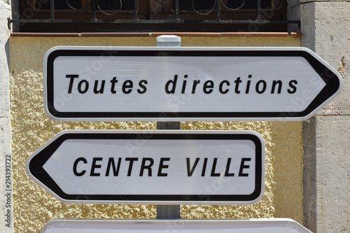 Принти на полотні Panneaux de direction : toutes directions et centre ville.