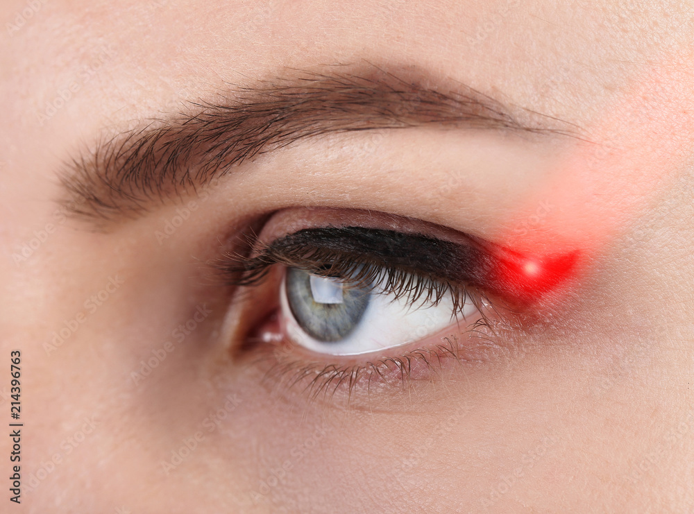 Obraz premium Young beautiful woman with little make-up, closeup