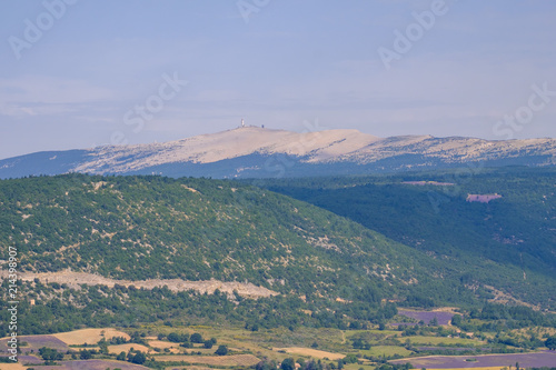 Vue  panoramique sur le Mont Ventoux. Provence, France. 