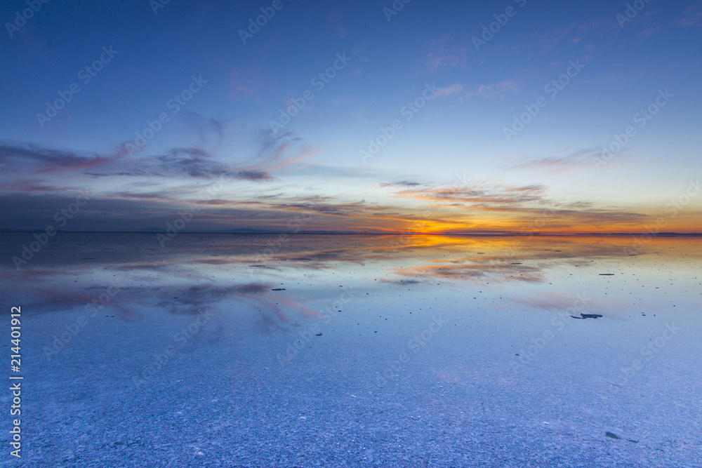 Obraz premium Uyuni reflections are one of the most amazing things that a photographer can see. Here we can see how the sunrise over an infinite horizon with the Uyuni salt flats making a wonderful mirror. 