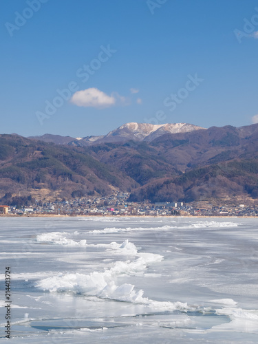 諏訪湖の御神渡り