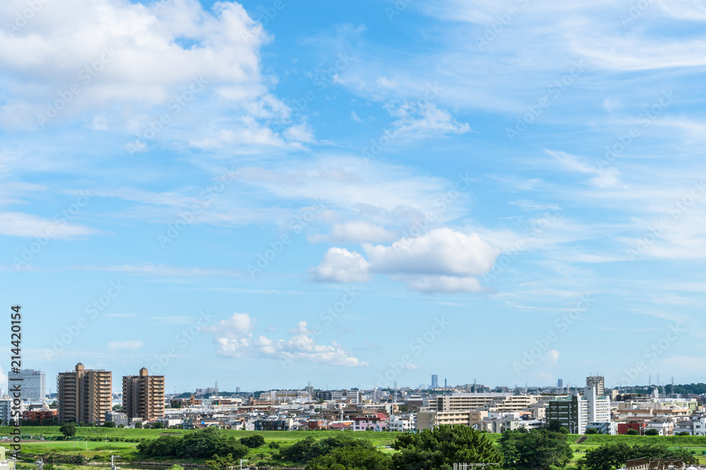 東京郊外の風景　青空と雲と住宅地１