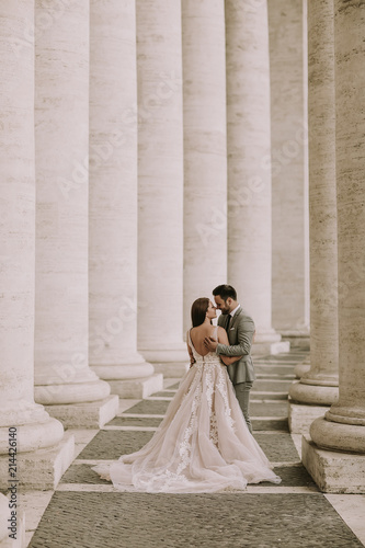 Canvas Print Wedding couple in Vatican, Rome, Italy