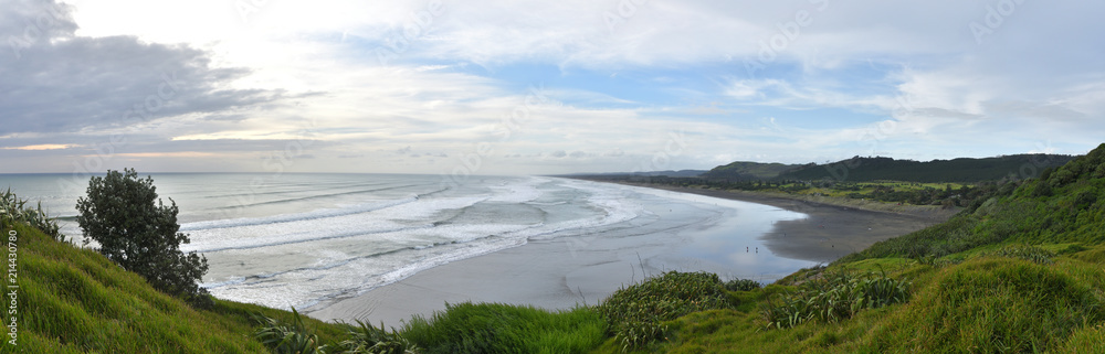 Strand bei Ebbe bei Muriwai Beach Strand bei Ebbe bei Muriwai Beach