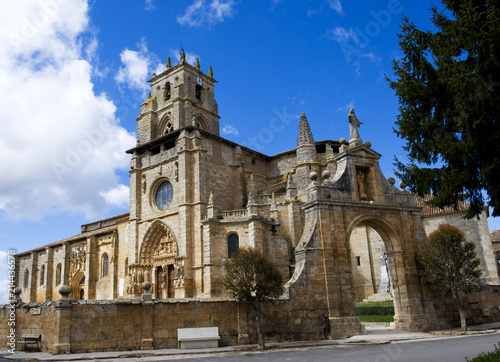 romanische Kirche Santa Maria la Real, Dorf Sasamón, Provinz Burgos, Camino de Santiago, Jakobsweg, Kastilien, Spanien