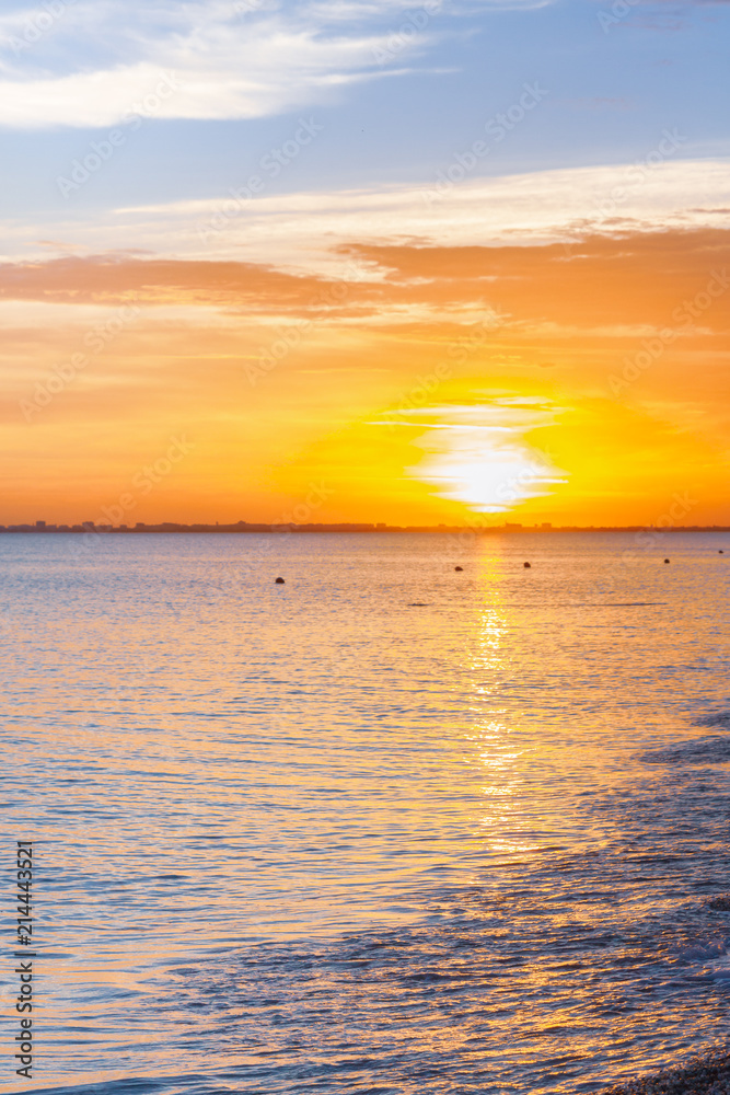 Obraz premium Beautiful summer sunset with clouds over the sea