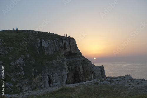 Sonnenuntergang am Felsvorsprung Punta del Dichoso, Suances an der GrŸnen KŸste, Costa Verde, Kantabrien, Nordspanien photo