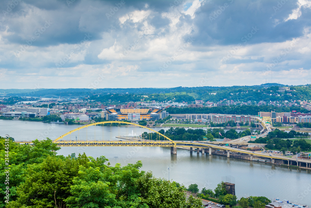 Fototapeta premium Fort Pitt Bridge, in Pittsburgh, Pennsylvania