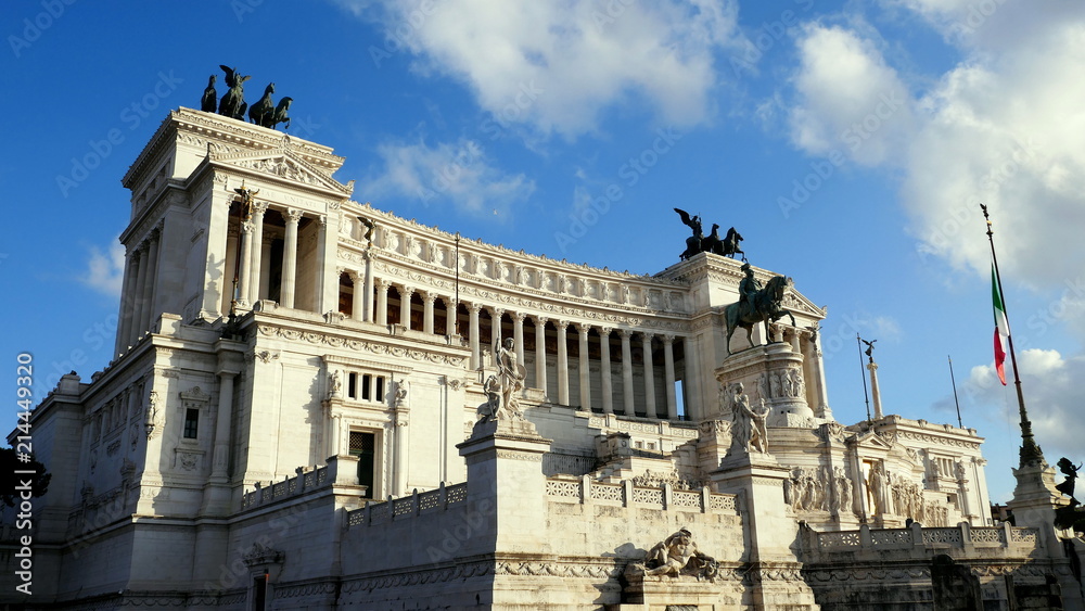 imposante Schrägansicht vom Nationaldenkmal von Viktor Emanuel II in Rom