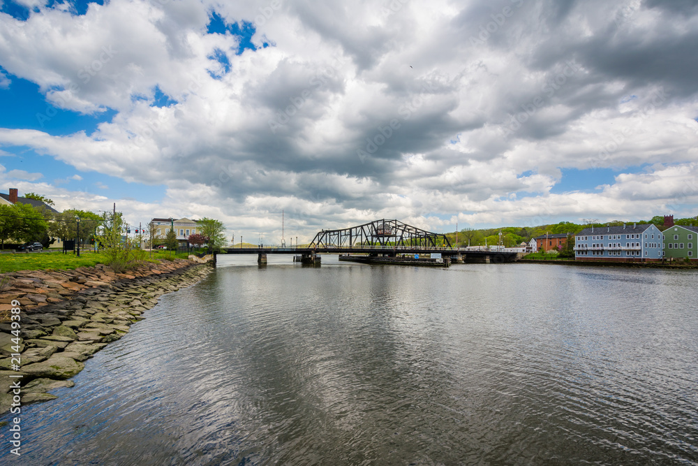 The Grand Avenue Bridge over the Quinnipiac River in New Haven, Connecticut