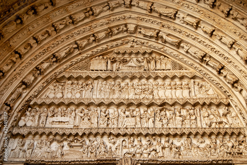 Detalle timpano puerta del reloj, Catedral de Toledo