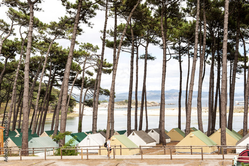 Campingplatz auf der Isla de Montefaro, Islas Cies im Parque Nacional de las Islas Atlánticas de Galicia, Provinz Pontevedra, Rias Bajas, Galicien, Spanien