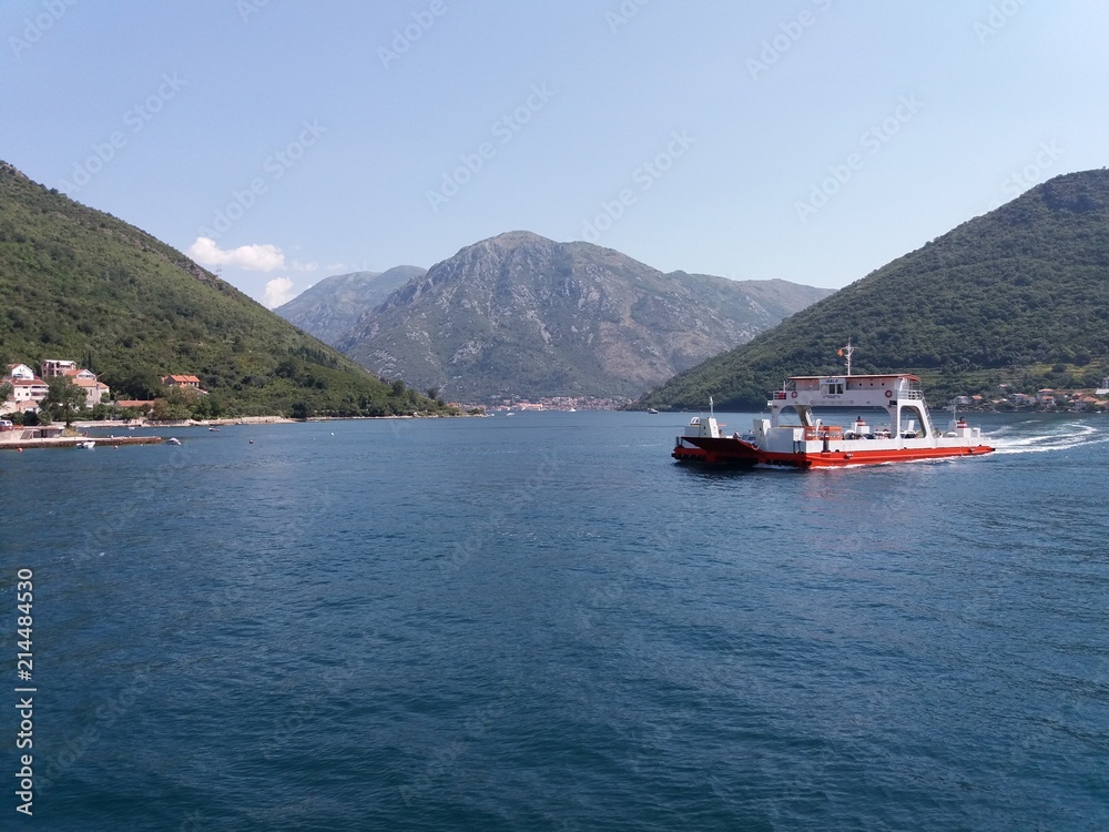 Montenegro Fähre Boot Berge