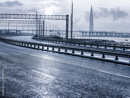 Cityscape with highway at s...