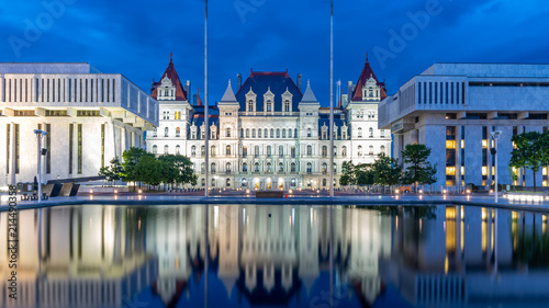 Photo New York State Capitol building at night, Albany NY