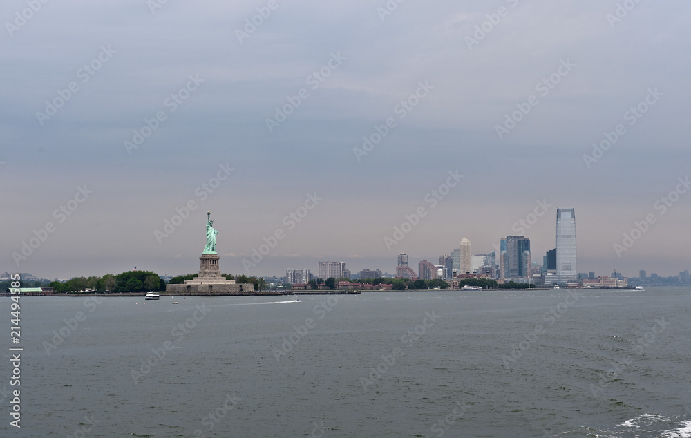 Freiheitsstatue von der Staten Island Ferry  aus gesehen, New Jersey, New York City, USA, Vereinigte Staaten von Amerika