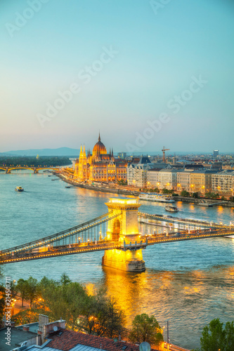 Obraz na płótnie Overview of Budapest at sunset w salonie
