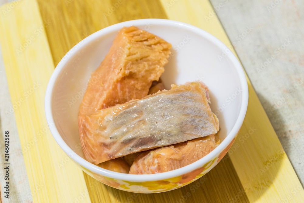 Pickling pink salmon for cooking