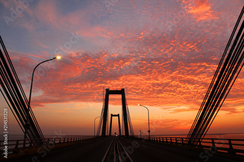 Amanecer en el Puente Rafael Urdaneta, Maracaibo, Venezuela. photo