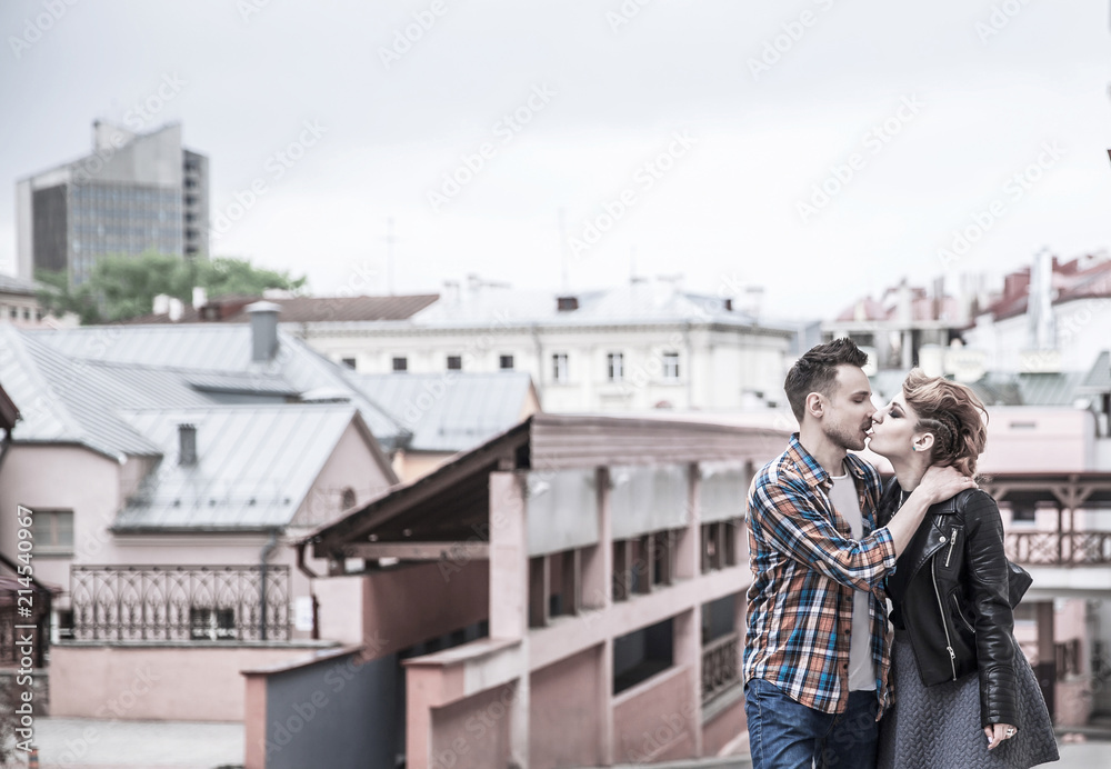 Fototapeta premium love couple kissing on the street of a modern city.