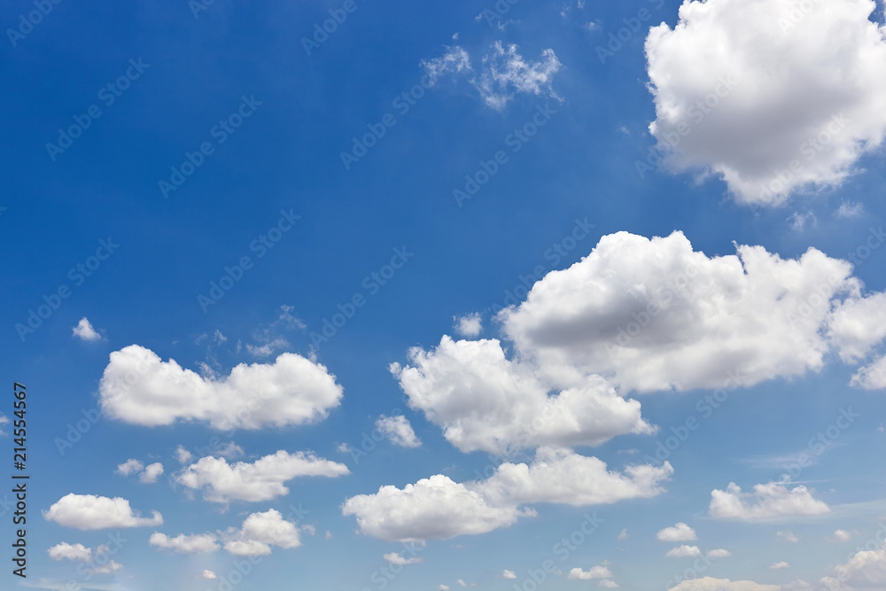 Fototapeta premium Blue sky with white cloud on sunny day