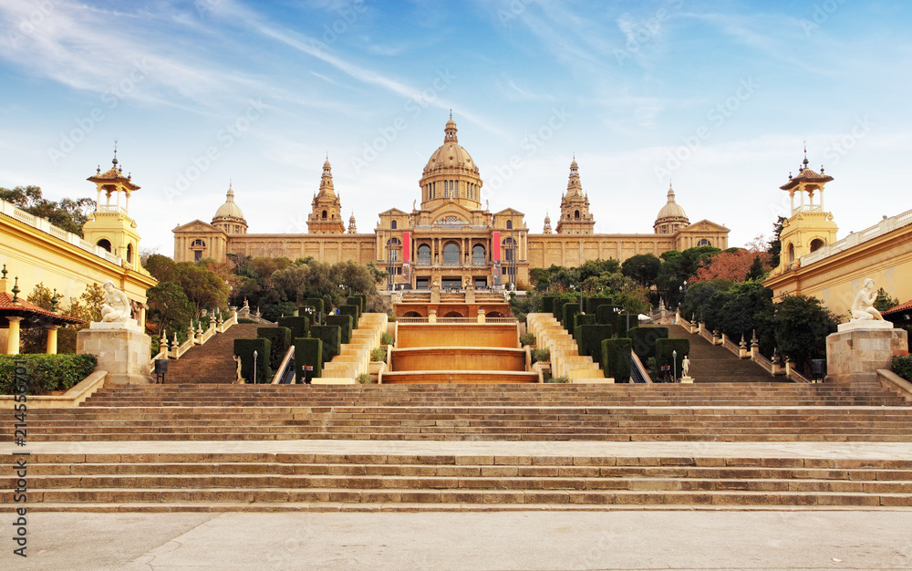 Fototapeta premium Narodowe Muzeum Sztuki Katalonii w Barcelonie (MNAC)