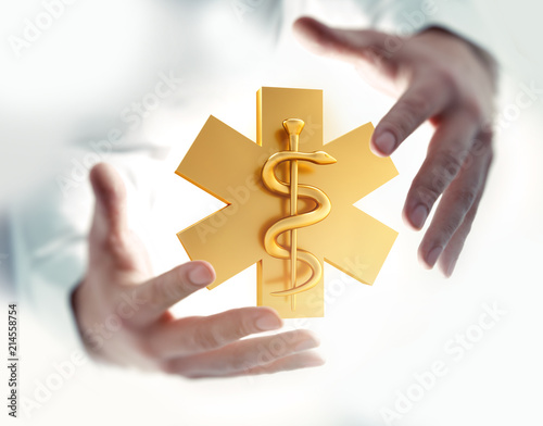 Foto Hände mit goldenem Äskulapstab und Schlange