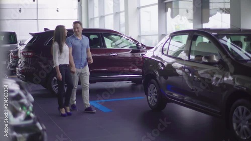 Wallpaper Mural Couple is walking in car dealership. Torontodigital.ca