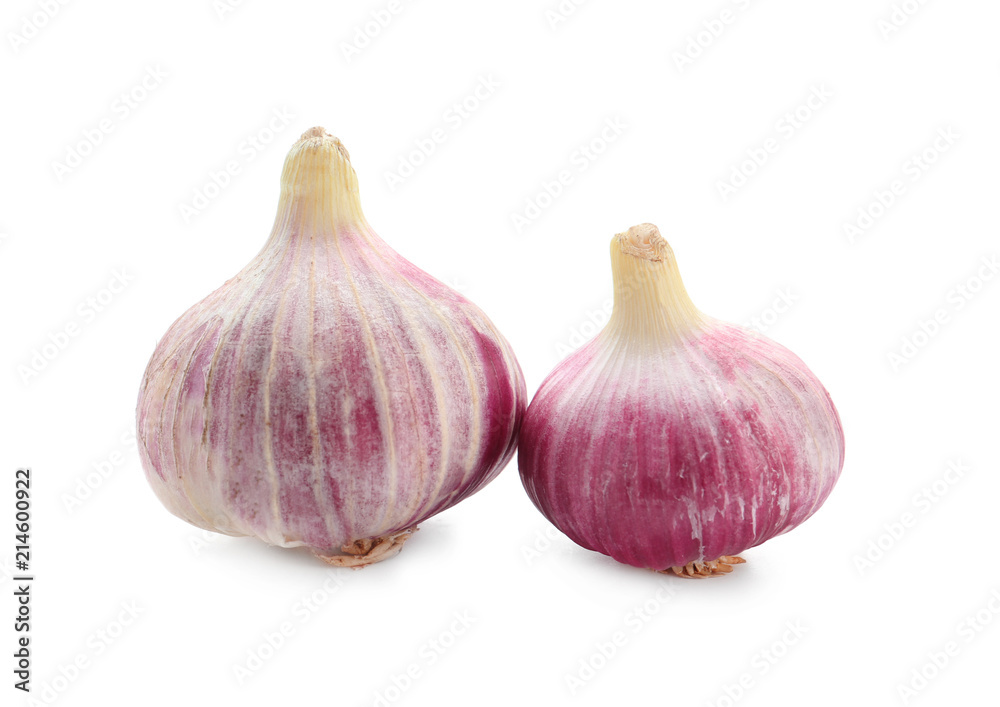 Obraz premium Fresh garlic on white background